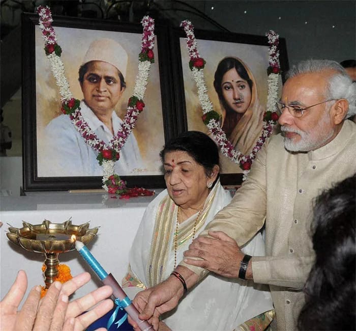 PM Modi paying tribute with Lata Mangeshkar at memorial