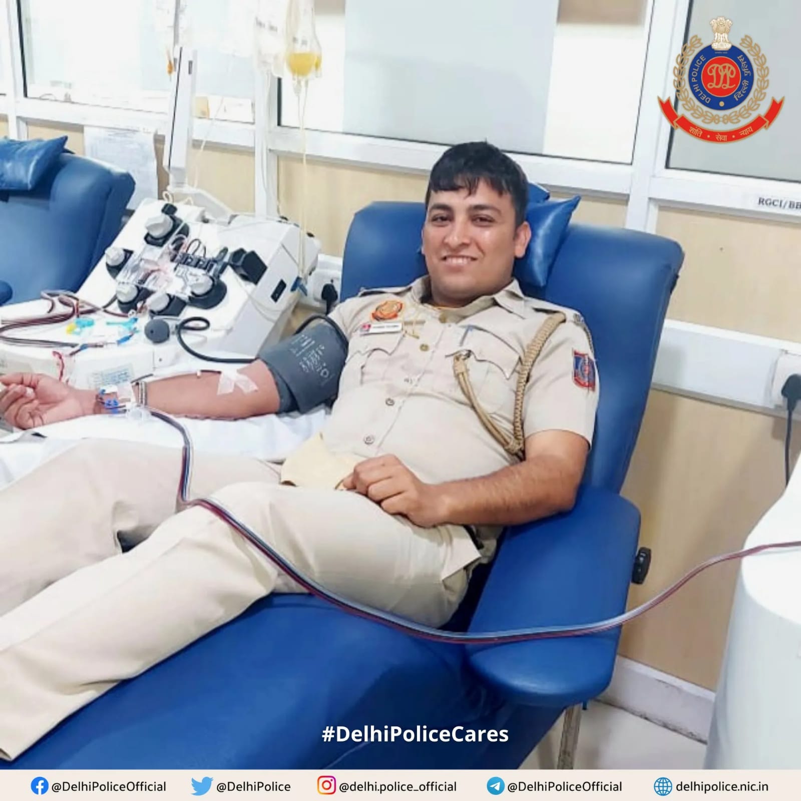 Delhi Police personnel donating blood — #DelhiPoliceCares initiative